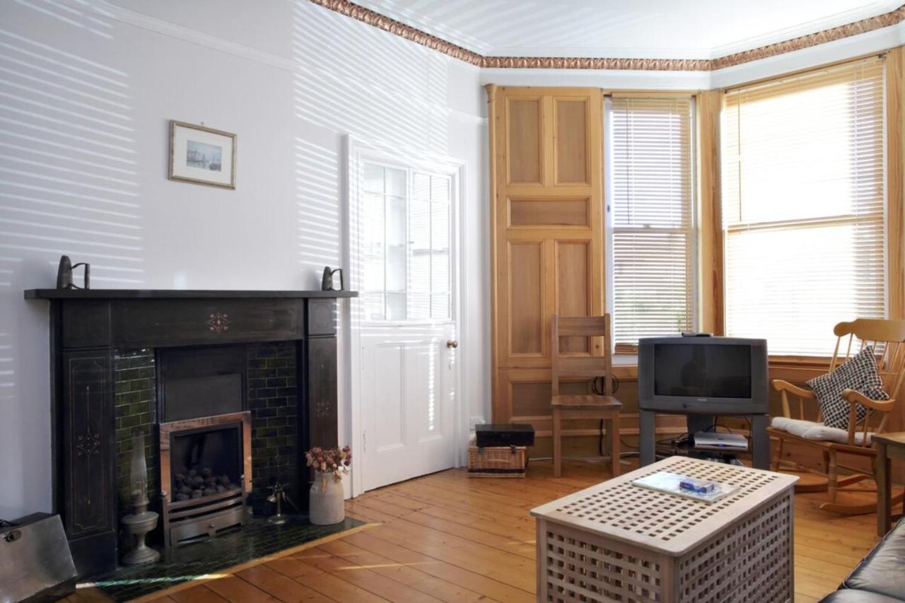 Central And Spacious 2 Bedroom Flat With Garden EDI Buitenkant foto